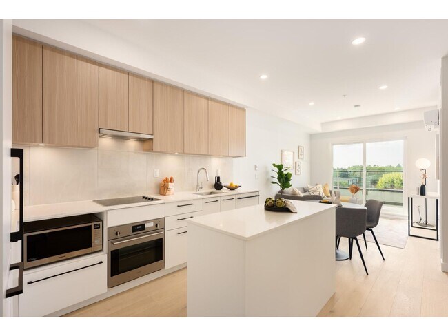 Photo - 5398-5207 207 St