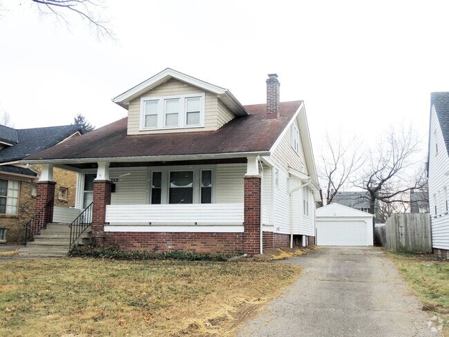 Building Photo - 5 Bed - 2 Full Bath Cape Cod for Rent! Rental