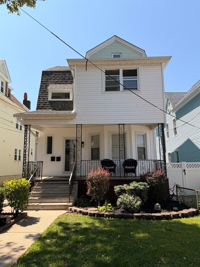 Photo - 22 E 39th St Unidad 2nd floor