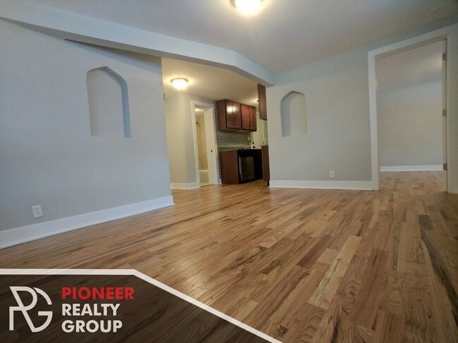 Building Photo - 4407 N Wolcott Ave Unit GDN