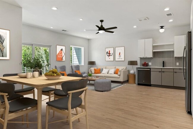 Photo - 100 Mockingbird Ln W