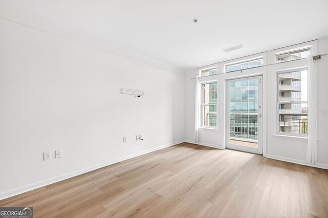 Photo - 3334 Peachtree Rd NE Unidad 905