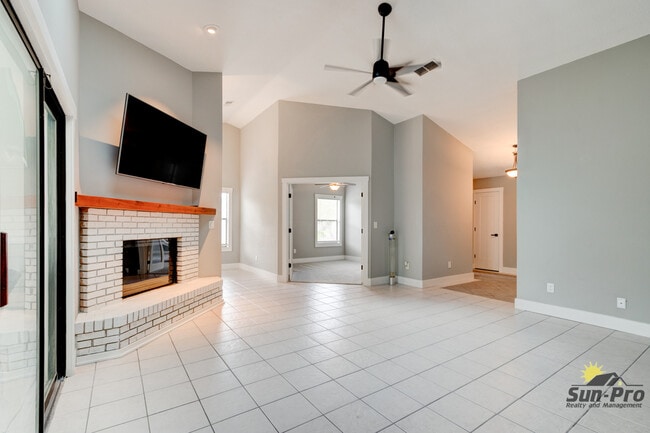 Photo - 700 Pine Shores Cir