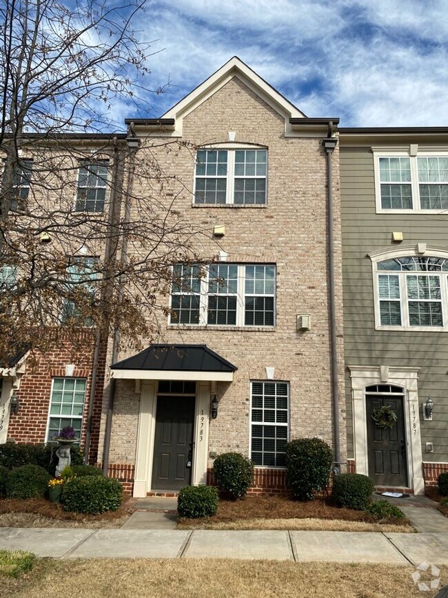 Building Photo - Walk To Shopping, Dining, and Greenway - F... Rental