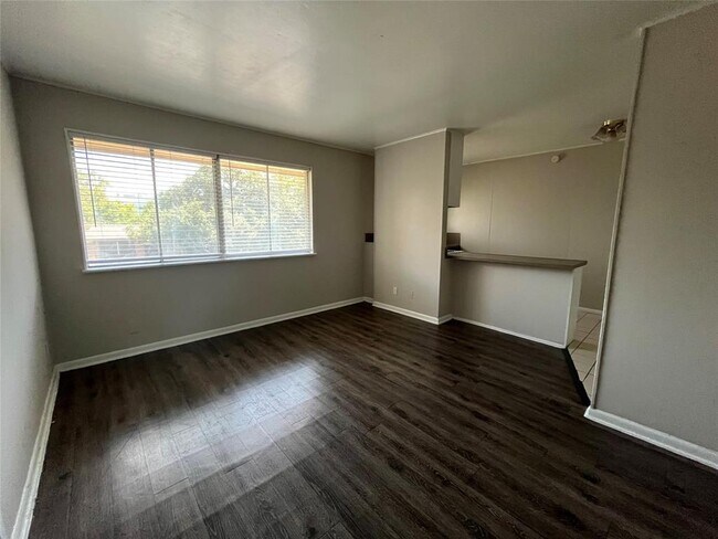 Photo - 3304 Red River St Unit 201