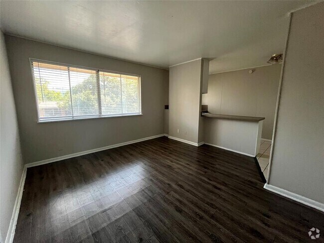 Building Photo - 3304 Red River St Unit 201 Rental