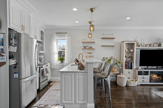 Photo - 174 W 9th St Unit 3