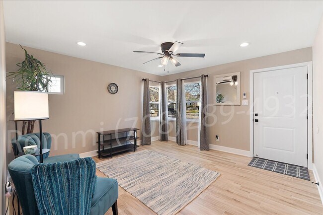 Photo - 7528 Catalpa Ave