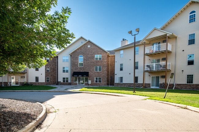 Bluemont Village Apartments - Bluemont Village Apartments