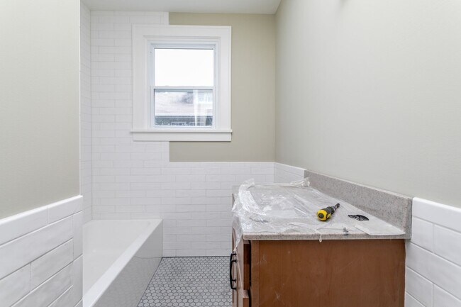 Photo - Recently Renovated Central Columbia Bungalow!