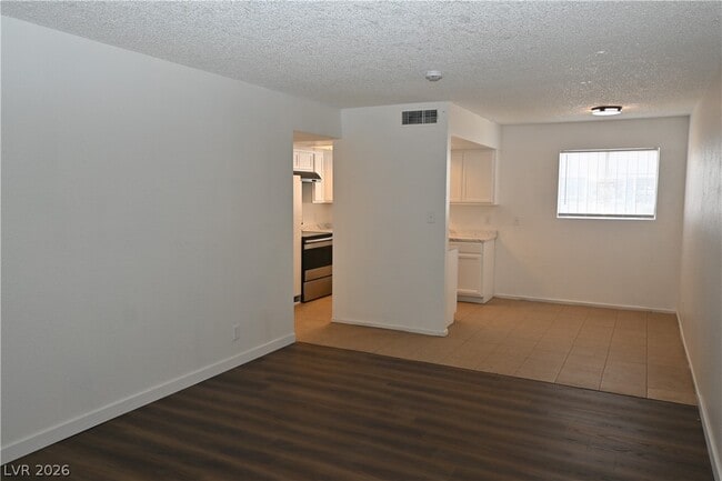 Photo - 2301 Stewart Ave Unit B