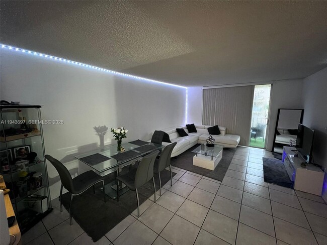 Building Photo - 9310 Fontainebleau Blvd Unit 407