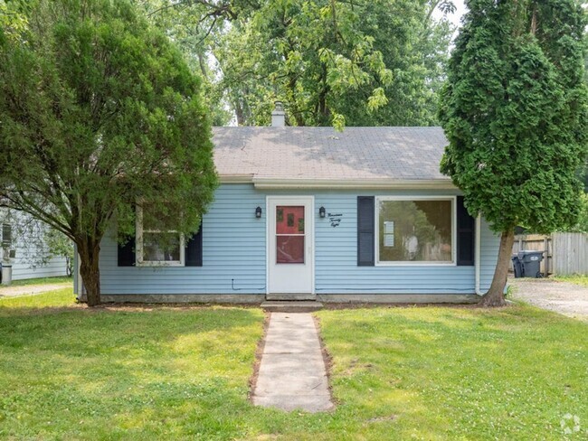 Building Photo - Two bedroom home in Portage