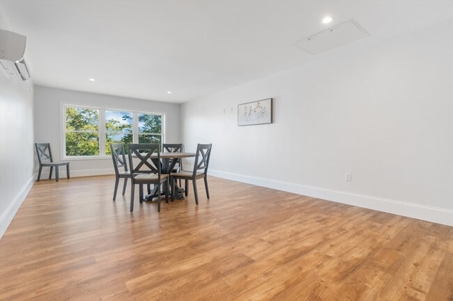 Photo - 21 Paul Francis Way Unidad 21