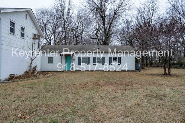 Building Photo - S Joplin Ave Triplex Unit Back Bungalow