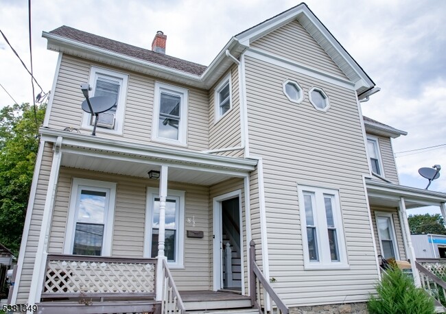Building Photo - 8 Woodside Ave Rental