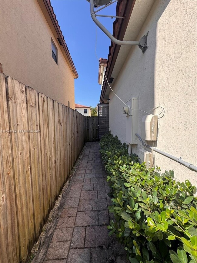 Building Photo - 15400 SW 173rd St Unit 2