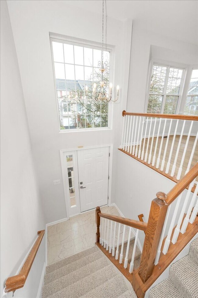 Photo - Fantastic End Unit Townhouse For Lease