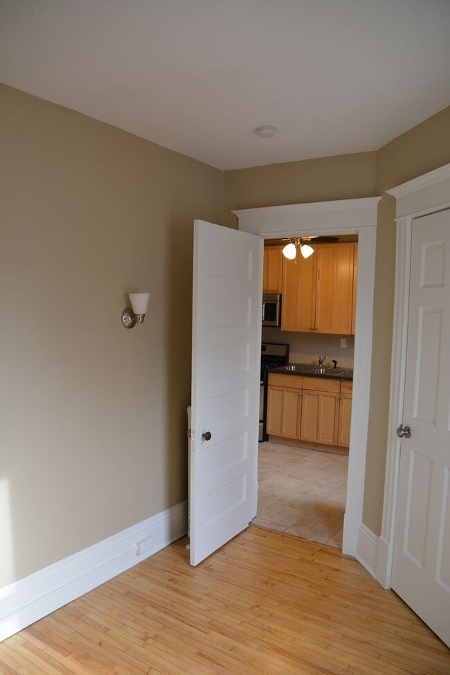 Photo - 717 W 28th St Unit 4