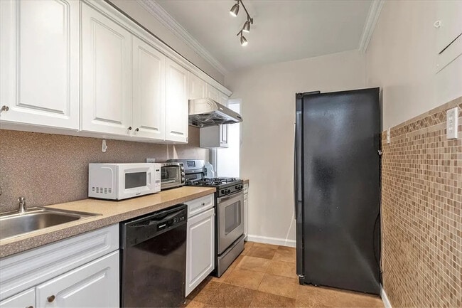 Photo - 10740 Queens Blvd