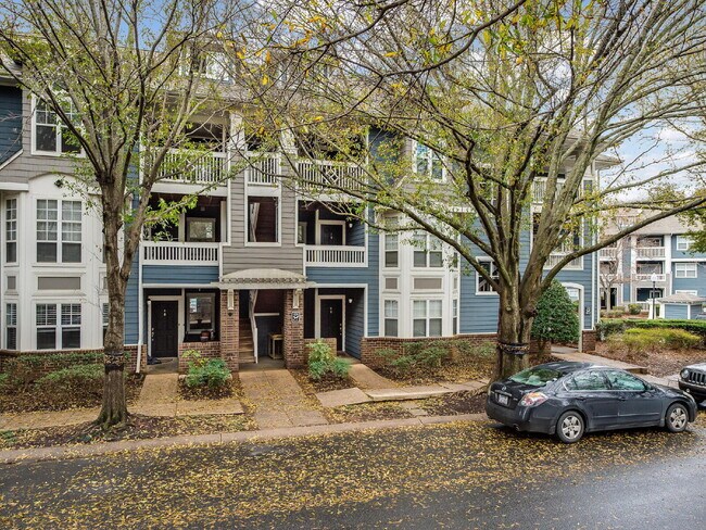 Building Photo - Charming Dilworth Condo in Olmsted Park – Walkable, Updated, Furnished Option Available. Pool Views! Unit Apt I
