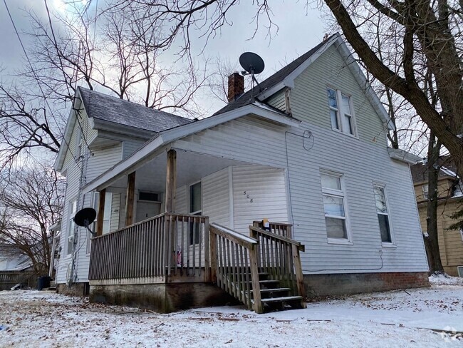 Building Photo - Spacious 3 Bedroom Home - Close to Downtown!