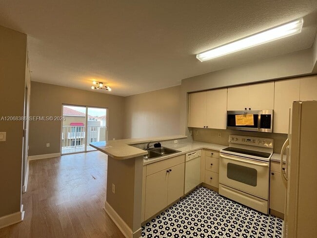 Photo - 11060 SW 196th St Unidad 511