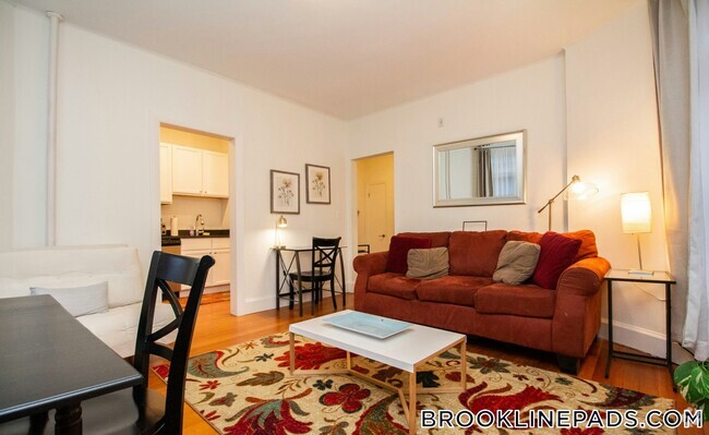 Building Photo - 1871 Beacon St Rental