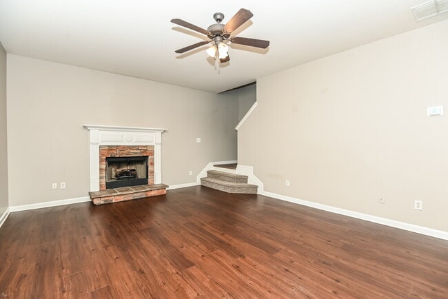 Photo - 300 Nobleman Way
