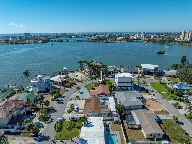 Photo - 7125 Shore Dr S