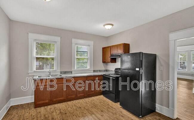 Photo - 940 Maynard St