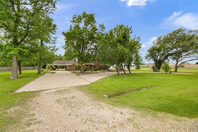 Photo - 106 River Oaks Dr