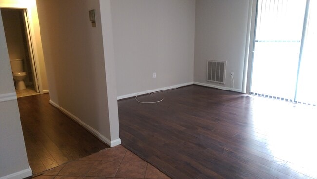 Building Photo - 706 Quince Orchard Blvd Unit T-1