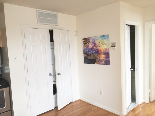 Photo - 730 11th St NE Unidad 403