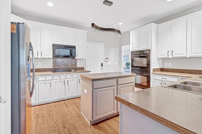 Photo - Room in House on Stonewood Pines Dr