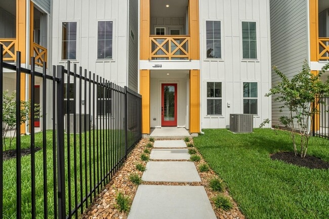 Photo - 3903 Pinemont Dr