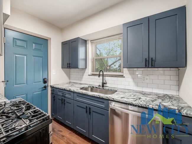 Building Photo - Newly Renovated Apartment Building Unit 13