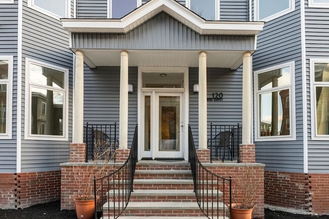 Photo - 120 Regent St Unit 4