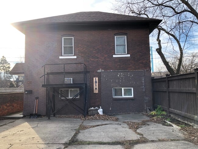 Building Photo - 181 California Av