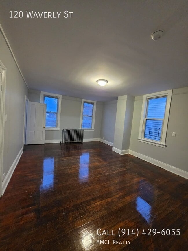 Building Photo - 120 Waverly St