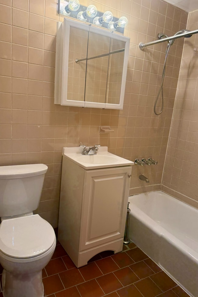 Photo - 2274 Broadway