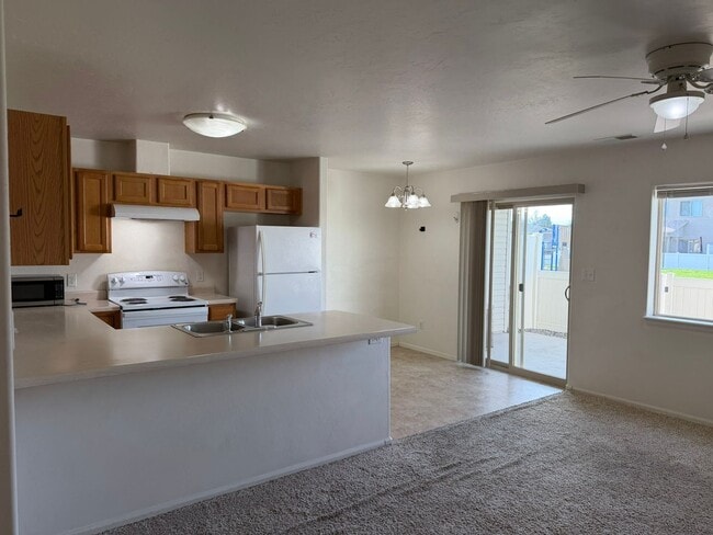 2484 1/2 Brokwillow Loop
