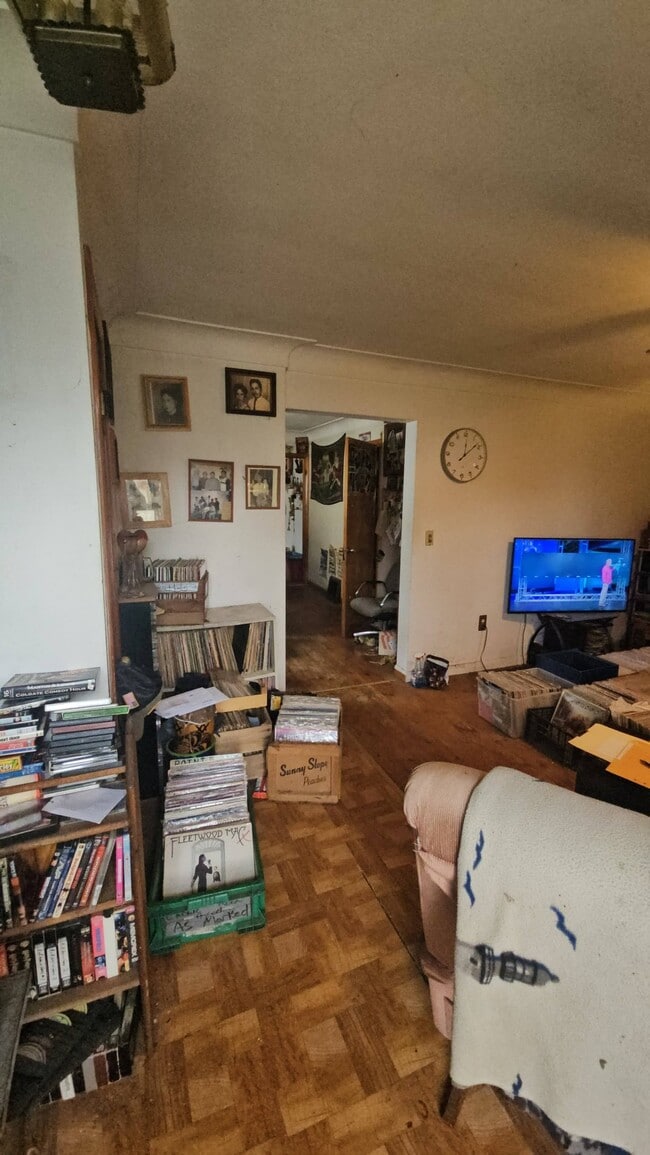 Photo - 329 Mettler St