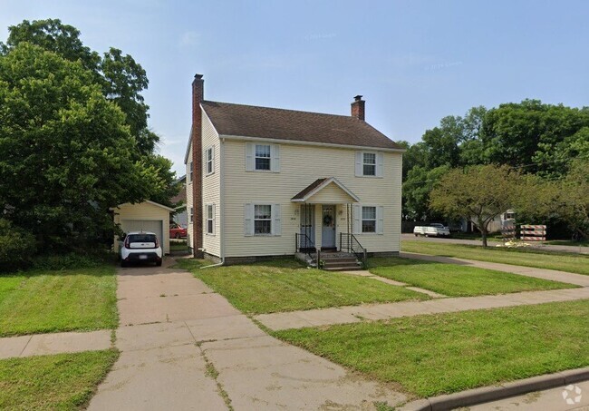 Building Photo - 2 Bedroom, 1 Bathroom Duplex Available Wit... Rental