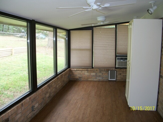 Photo - 206 Cedarcrest Dr