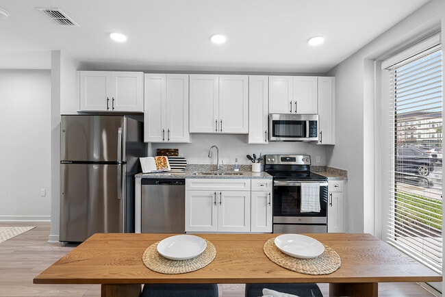 Lake Maggiore Apartments - Lake Maggiore Apartments