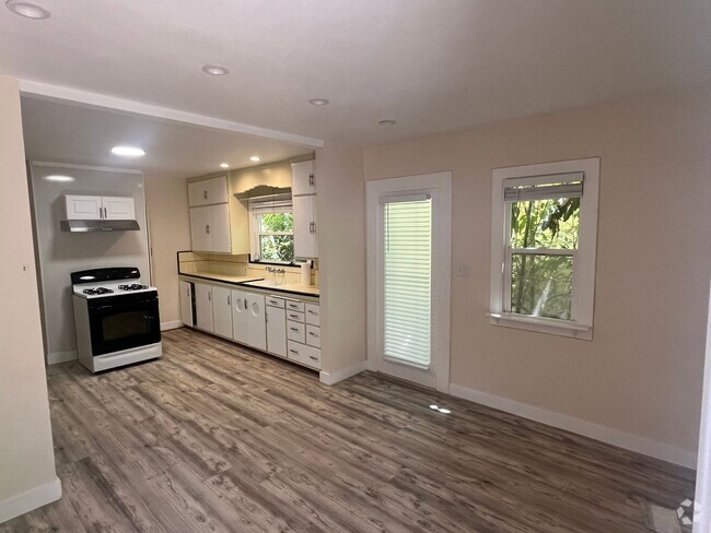 Building Photo - 2-Bedroom Crockett Lower Duplex Unit Avail... Rental