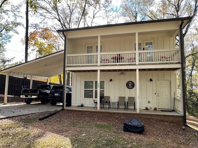 Building Photo - Four Bedroom Available for Pre-Lease