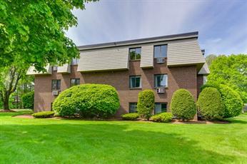 Building Photo - 13 Hallmark Gdns Unit 12