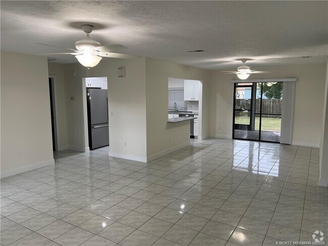 Building Photo - 160 SE Lakehurst Dr Rental